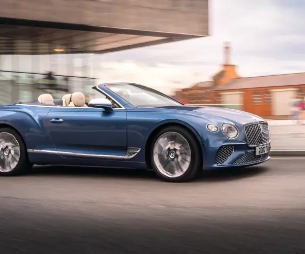 Bentley Continental GT op de weg