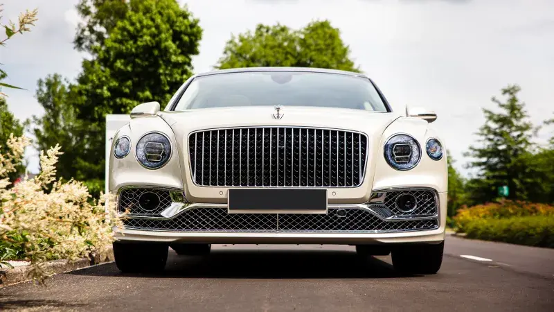 Bentley Flying Spur vooraanzicht