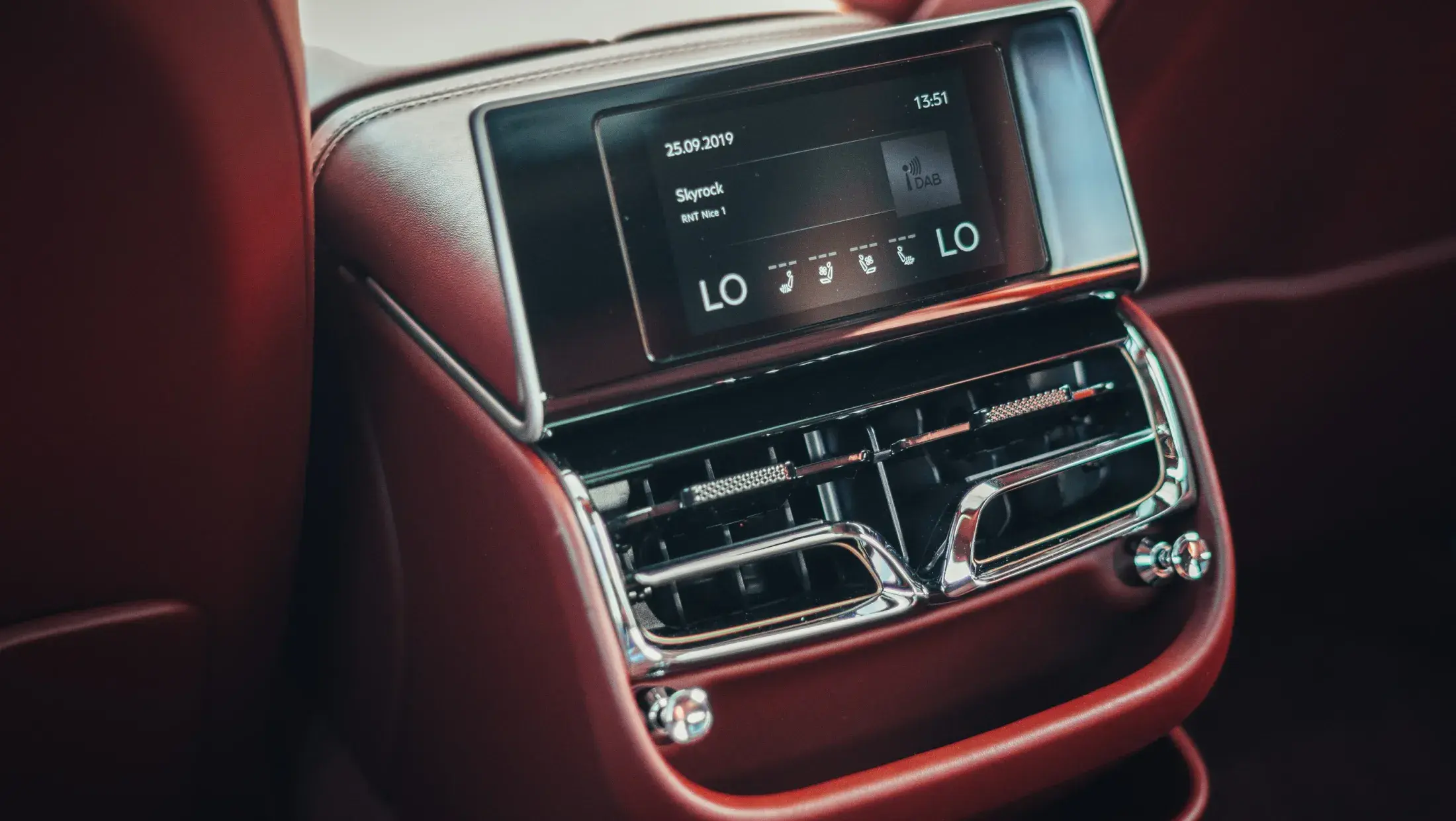 Bentley Flying Spur W12 infotainment
